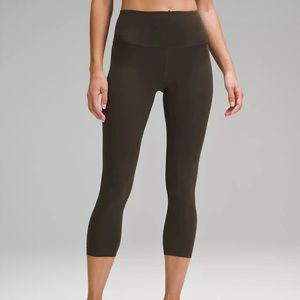 Wunder Train High-Rise Crop 23